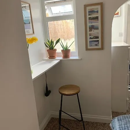 Sea Views With Large Deck One Bedroom Very Close To Beach And Town Newquay  Exterior photo