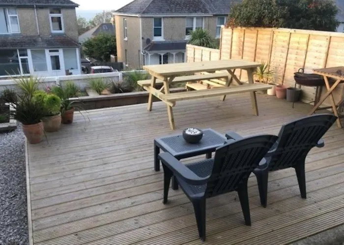 Sea Views With Large Deck One Bedroom Very Close To Beach And Town