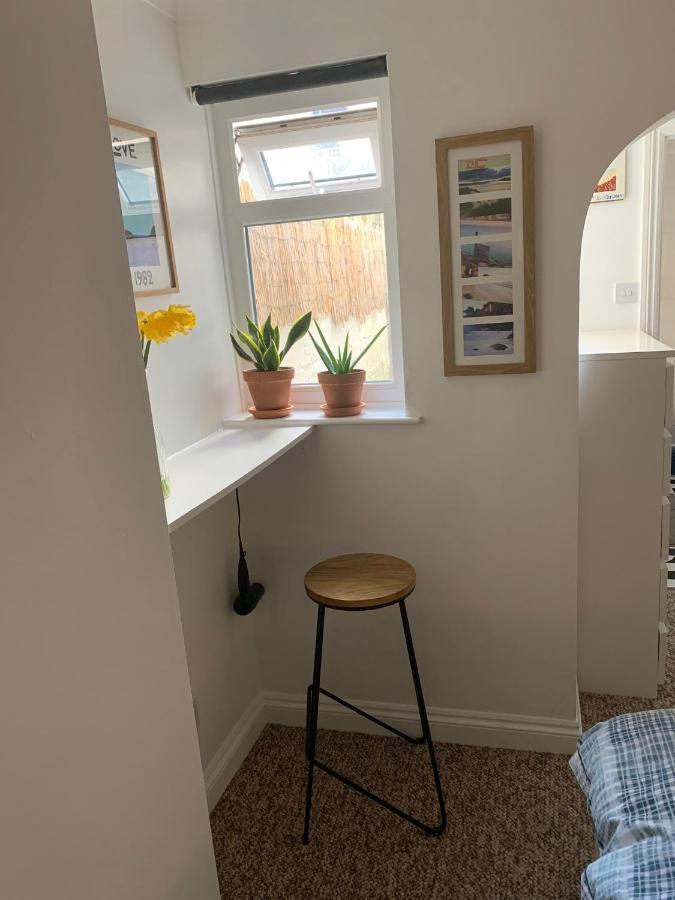 Sea Views With Large Deck One Bedroom Very Close To And Town