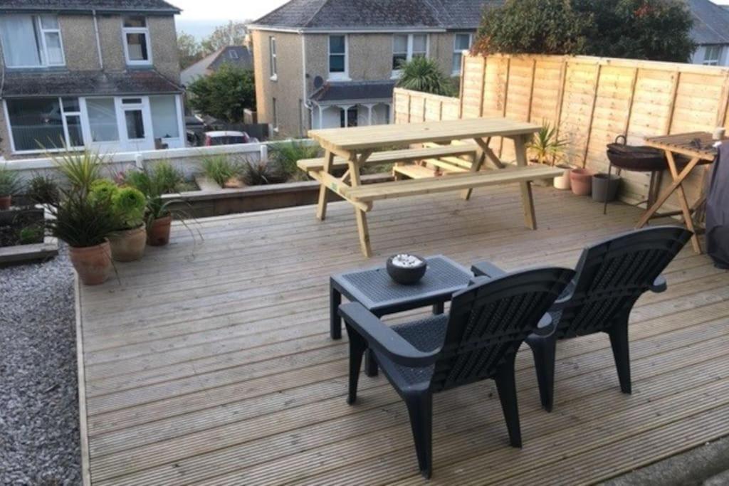 Sea Views With Large Deck One Bedroom Very Close To And Town Apartment